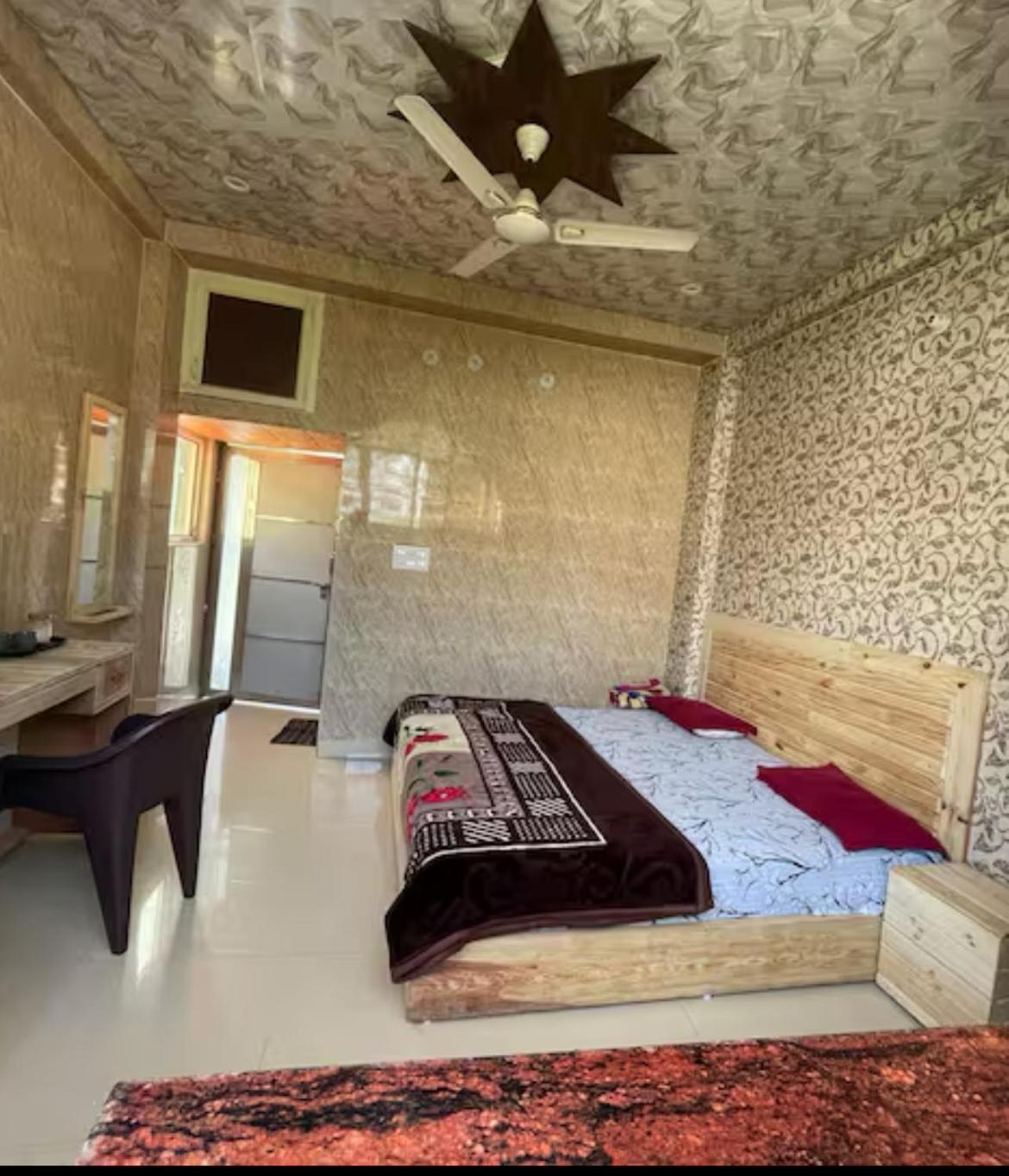 Art Bliss Hostel Рішикеш Екстер'єр фото
