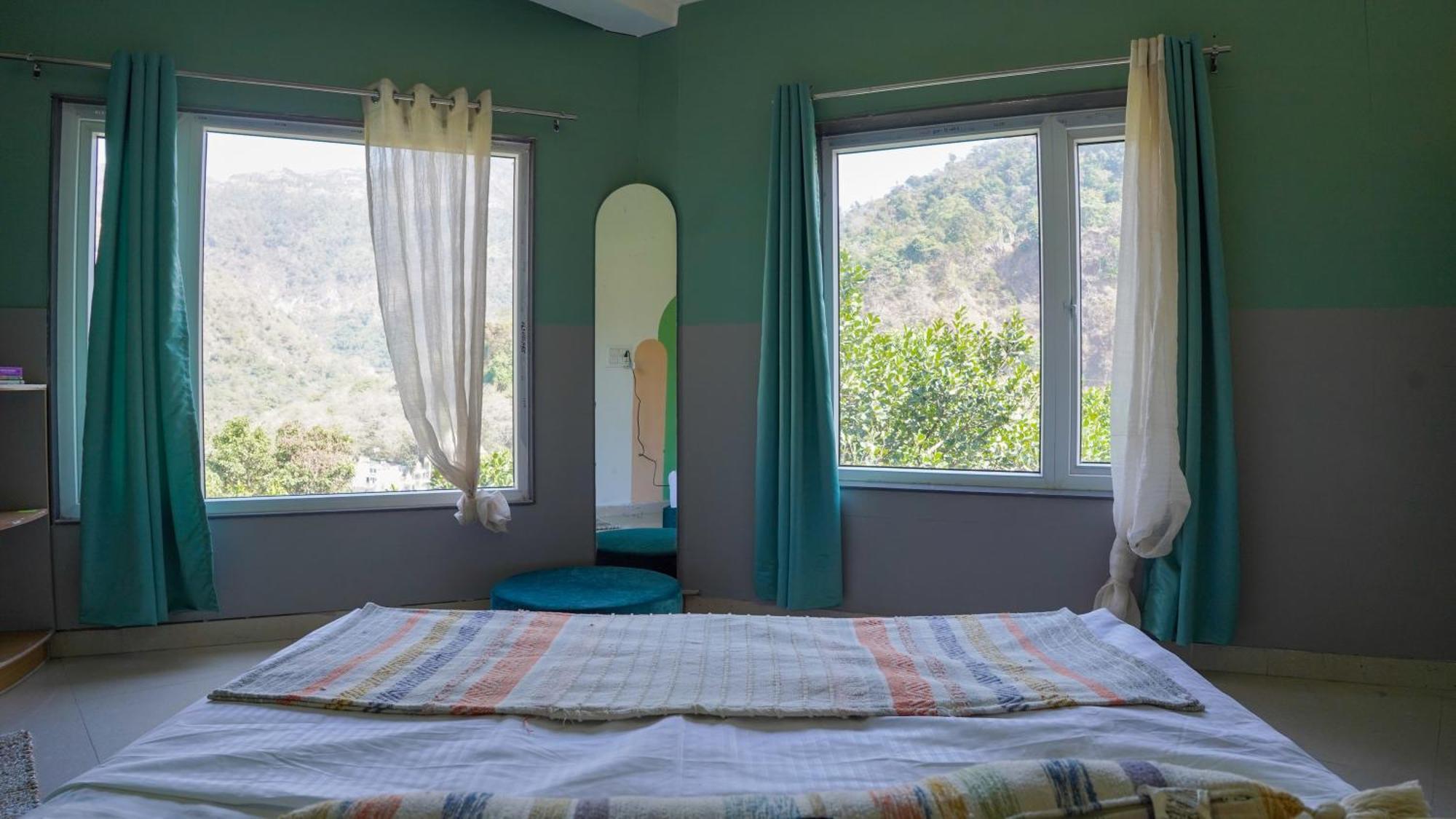 Art Bliss Hostel Рішикеш Екстер'єр фото
